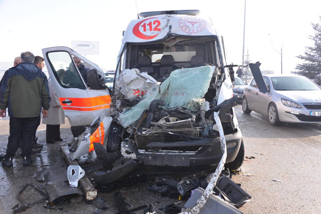 Kaza ihbarına gidiyorlardı, kendileri kazazede oldu 10